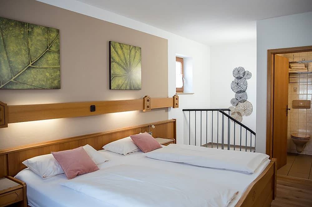 Ganze Wohnung, Maisonette-Ferienwohnung mit Balkon im Kurort Bad Birnbach in Bad Birnbach, Bayerische Golf und Thermenland