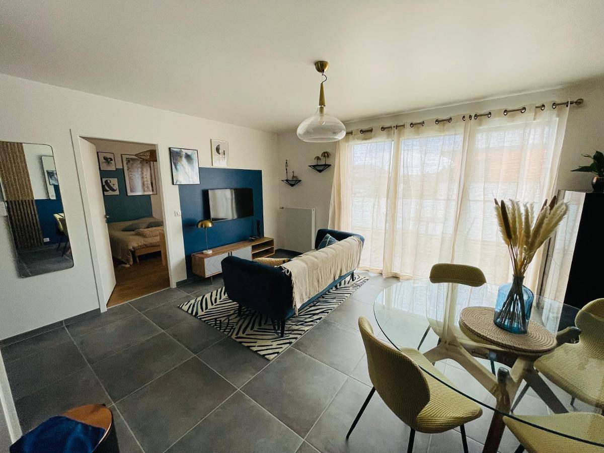 Appartement entier, One-Bedroom Apartment in Divonne-les-Bains, Gex