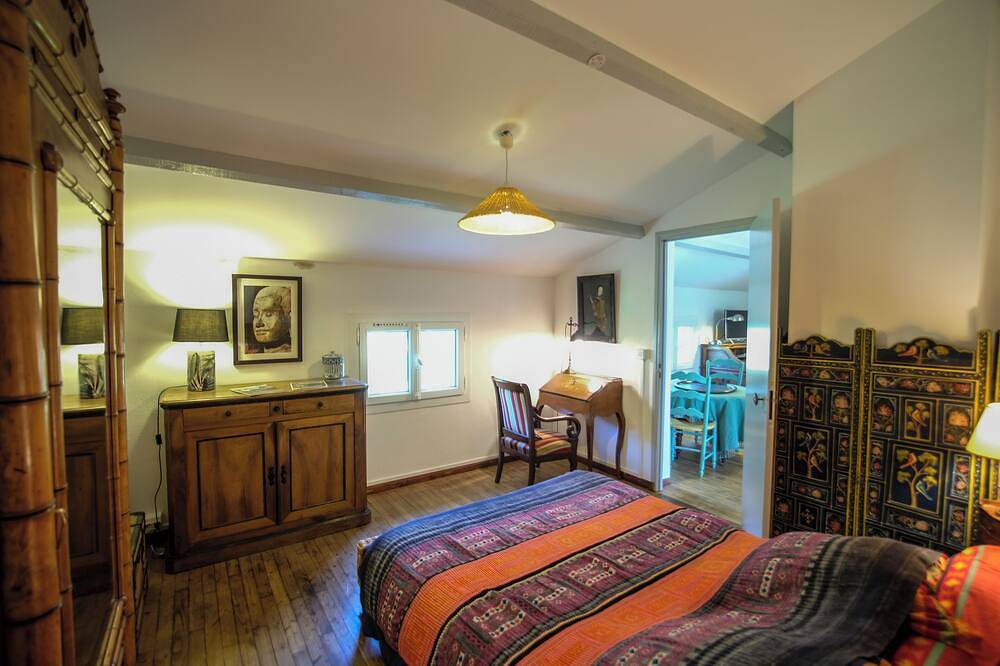 Ganze Wohnung, Zwischen den Alpilles und Cote Bleue Wohnung in einem charmanten Bauernhaus mit Pool in Saint-Mitre-les-Remparts, Istres und Umgebung