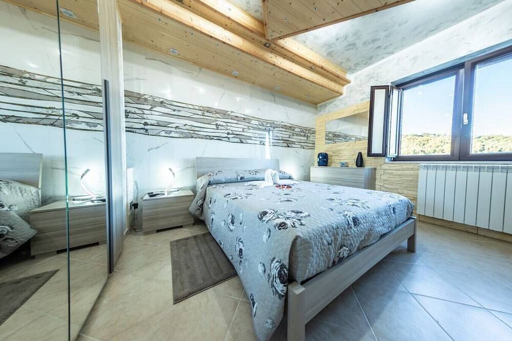 Ganze Wohnung, Norman Tower Spa An Elegant Room For Relaxing Stays. in Casalbore, Avellino Provinz