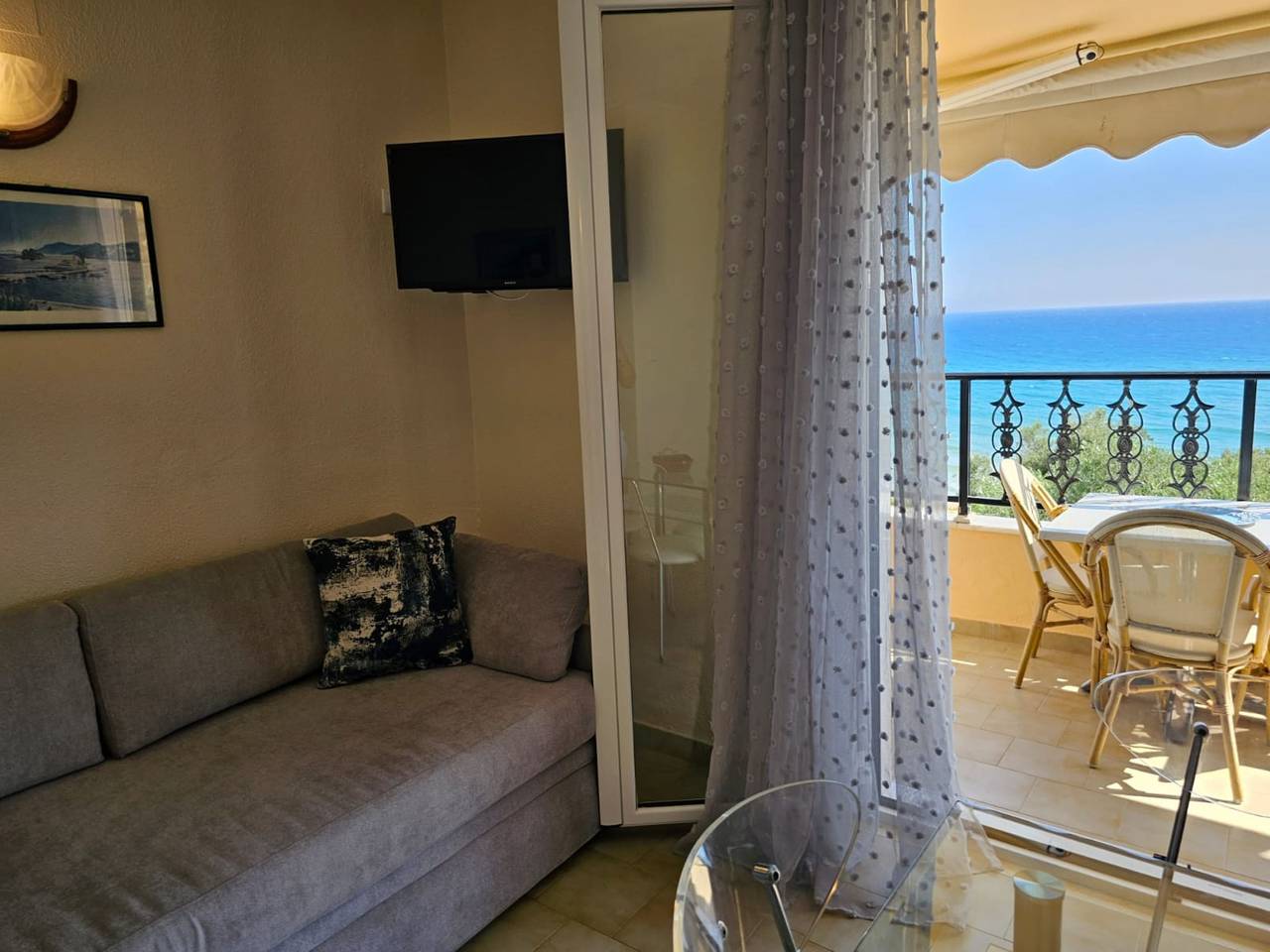 Ολόκληρο το διαμέρισμα, Διαμέρισμα διακοπών για 4 άτομα με μπαλκόνι/βεράντα in Γλυφάδα (Κέρκυρα), Κέρκυρα