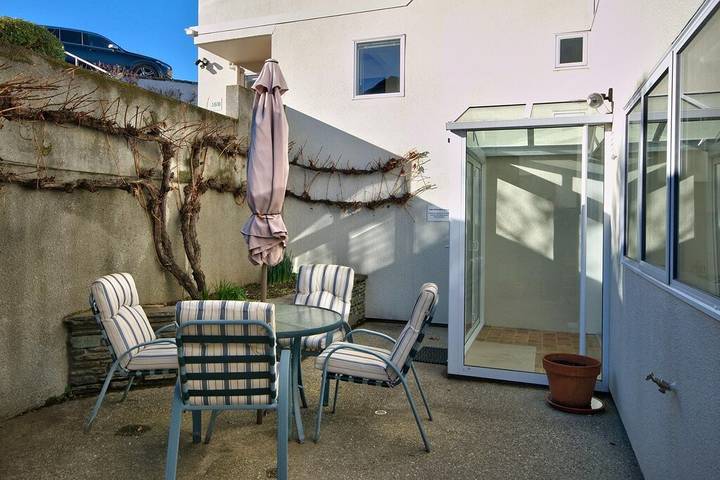 Villa for 6 people, with terrace and garden in Queenstown