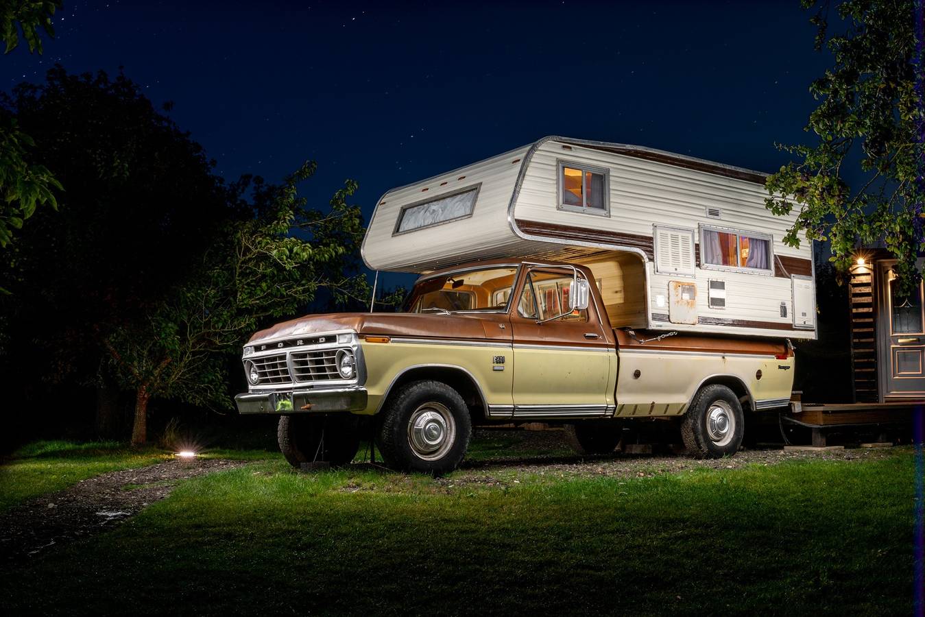 1 Bed Vehicle Luxury Camper -Hot Tub, Pets - Willy in Addlethorpe, Lincolnshire