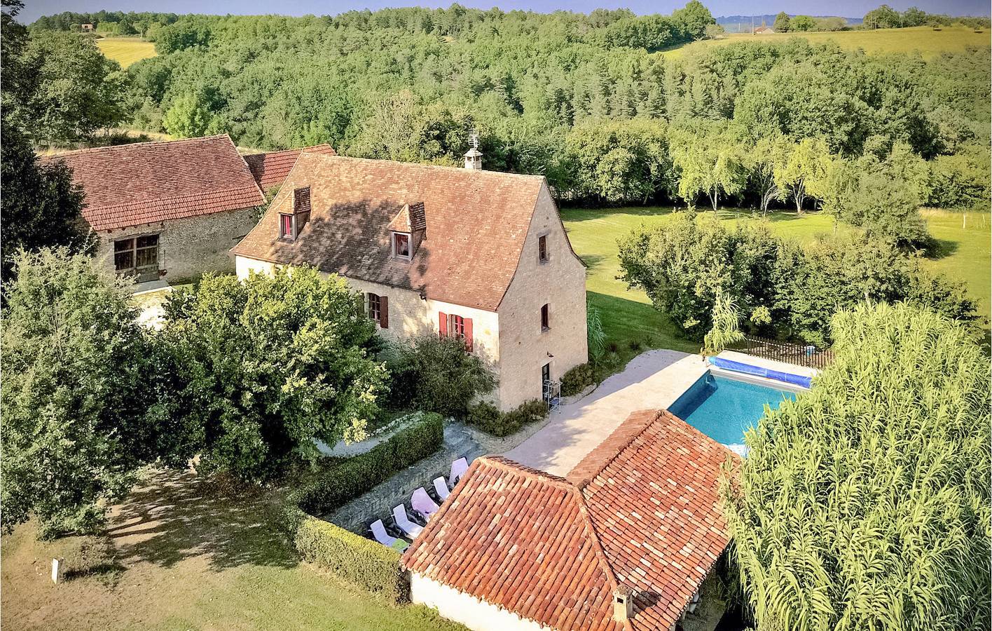 Retraite dans un jardin au bord de la piscine à Fleurac in Fleurac, Périgord Noir