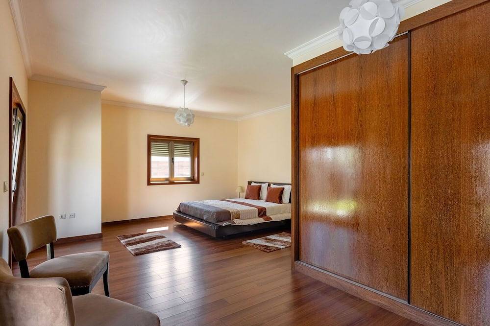 Oszałamiający niezależny dom wakacyjny dla 10 gości z wanną z hydromasażem, Wi-Fi, Tv i taras in Mar, Belinho e Mar