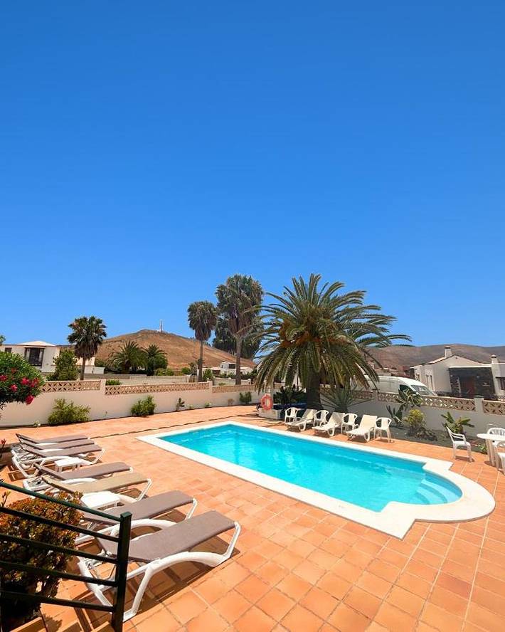Chalet para 10 personas, con jardín además de piscina y vistas en Villaverde