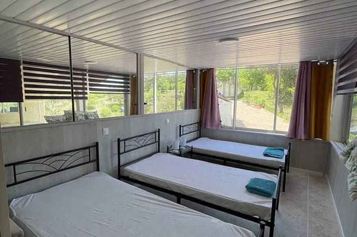 Appartement entier, Appartement spacieux à Esparron pour 10 avec piscine in Esparron-de-Verdon, Alpes-de-Haute-Provence