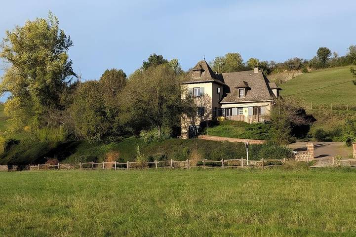 Location de vacances pour 12 personnes, avec terrasse et jardin, animaux acceptés dans Clairvaux-d'Aveyron