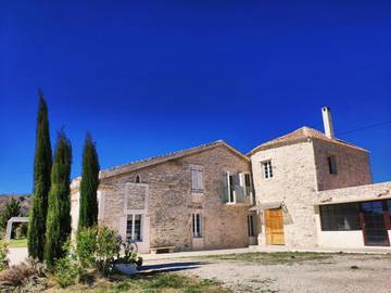 Maison d’hôte pour 4 personnes, avec jardin ainsi que vue et piscine à Rochefort-du-Gard