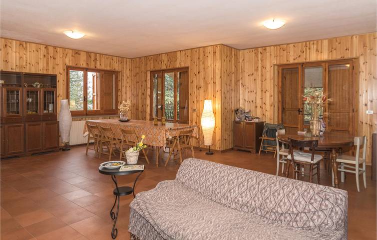 Sea View Apartment with Parking, TV, Garden & Internet in Civitella del Tronto, Teramo Province