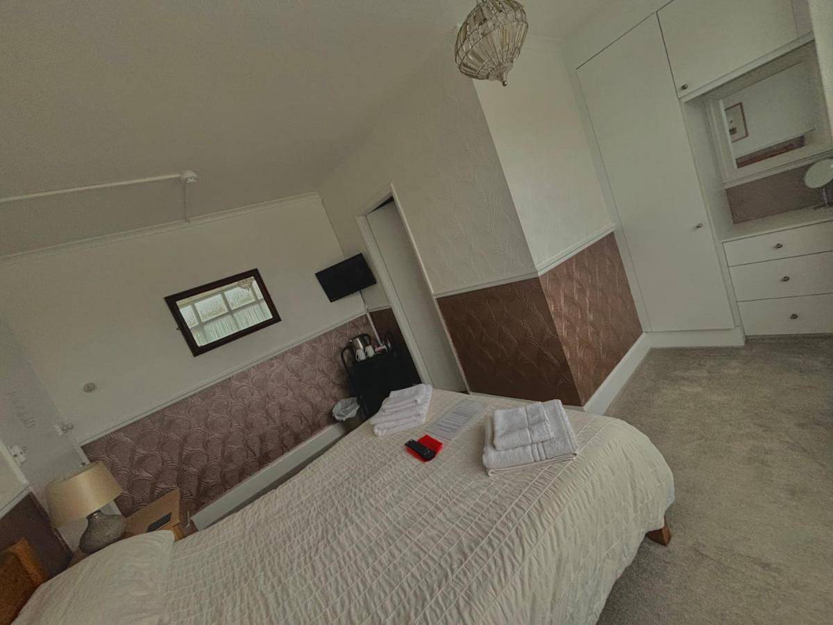 Twin Room with Shower in Skegness, Lincolnshire