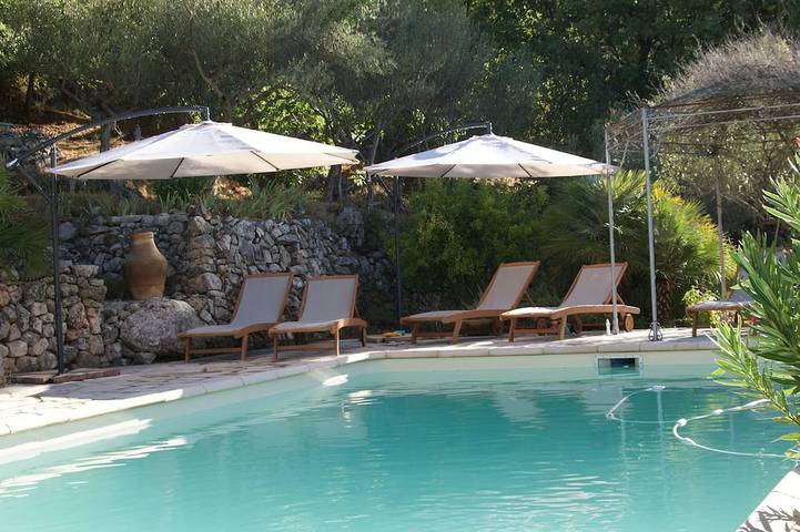 Maison d’hôte pour 10 personnes, avec piscine ainsi que jacuzzi et terrasse à Montfort-sur-Argens