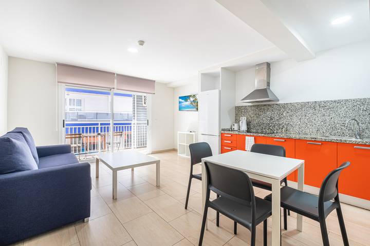 Apartahotel para 5 personas, con terraza en Benidorm