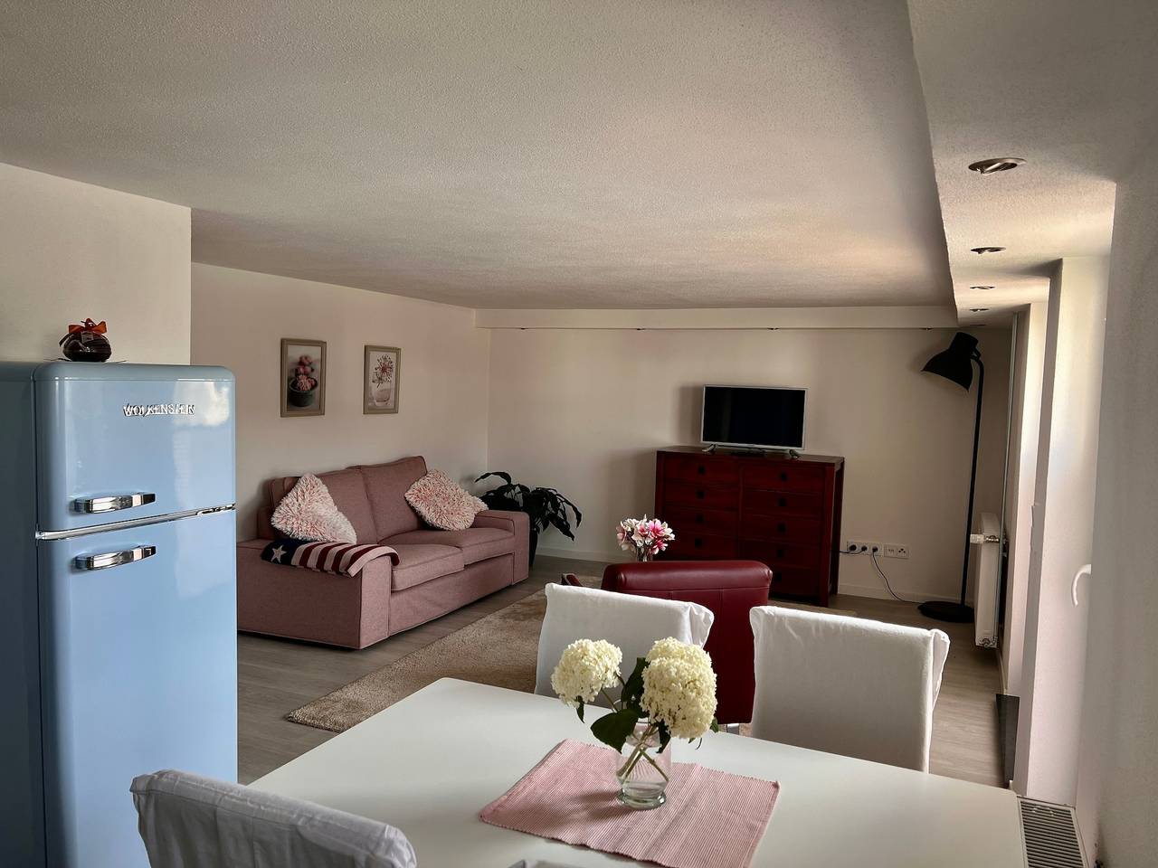 Ganze Ferienwohnung, Charmante Einliegerwohnung, 3 Zimmer in ruhiger Wohnlage,  60qm, mit gemütlicher Südterrasse in Marburg, Landkreis Marburg-Biedenkopf