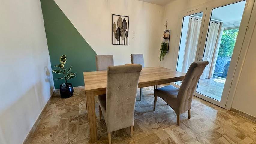 Villa pour 5 personnes, avec terrasse ainsi que piscine et jardin dans Boulouris - 4