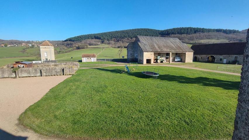 Location de vacances pour 6 personnes, avec jardin et vue à Lormes - 2