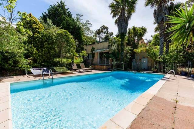 Maison d’hôte pour 3 personnes, avec terrasse ainsi que piscine et jardin, animaux acceptés