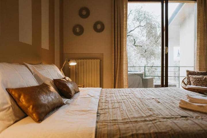 B&B für 2 Personen, mit Terrasse und Garten sowie Pool und Ausblick in Garda