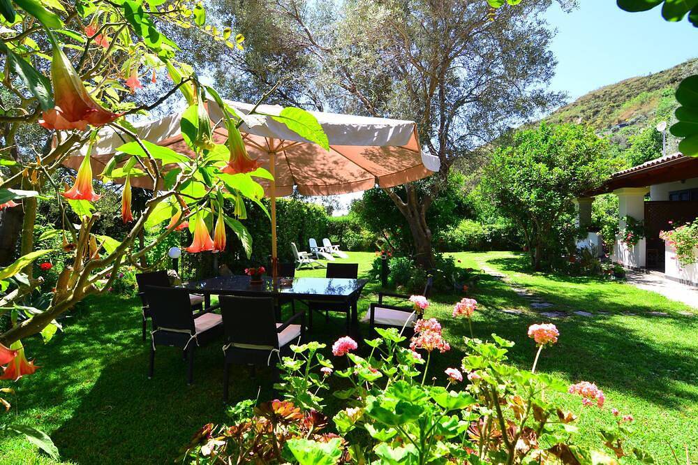 Apartamento entero, Apartment surrounded by nature within walking distance of free hot springs in Forio, Ischia