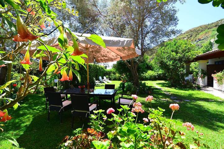 Ganze Wohnung, Apartment surrounded by nature within walking distance of free hot springs in Forio, Ischia