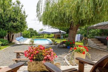 Location de vacances pour 10 personnes, avec jacuzzi et jardin à Monbazillac