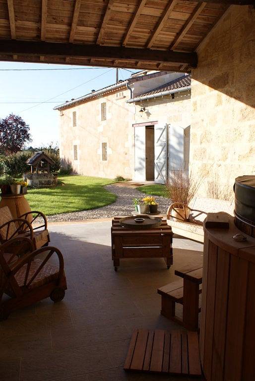 Chambre d’hôte pour 5 personnes, avec jardin et jacuzzi dans Port de Bourg-sur-Gironde - 4