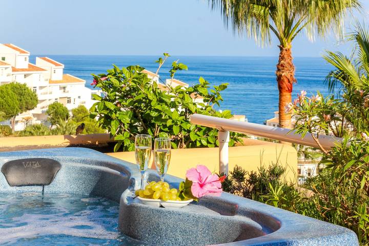 Apartamento entero, Holiday luxury at Malibu Mansions, private hot tub in Playa El Bombo, Mijas