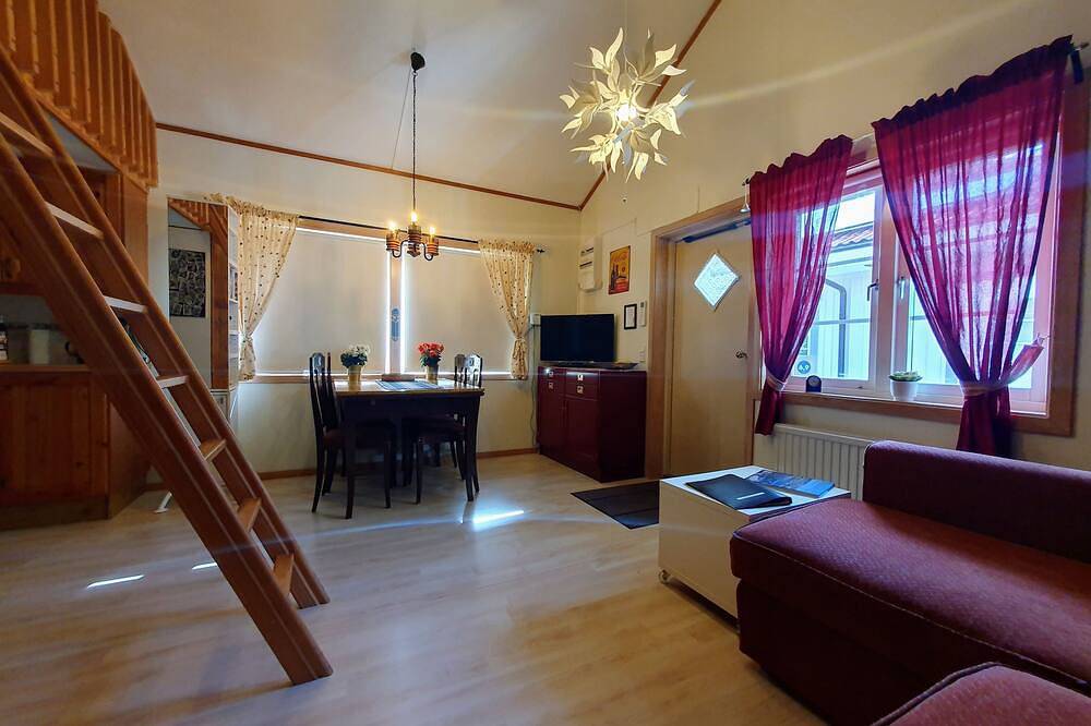 Comfortable Cottage at Scenic Lake in Härryda, Västergötland