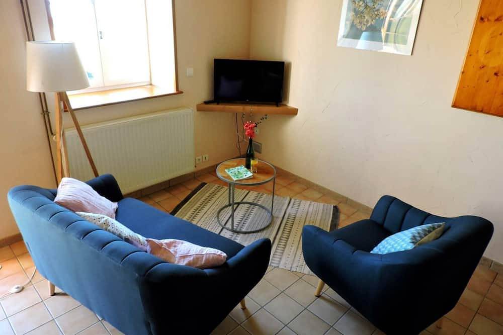 Charming Country Cottage with Modern Amenities & Garden, Near Montbrison in Pralong, Livradois-Forez Regional Nature Park