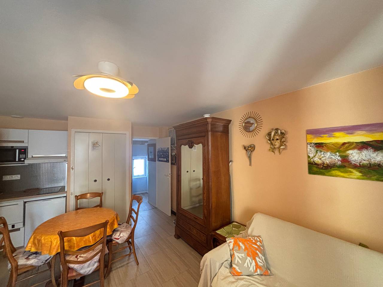 Studio entier, Studio cosy pour 2 à 50m de la plage, centre-ville, tout équipé in Les Sables-d'Olonne, Vendée