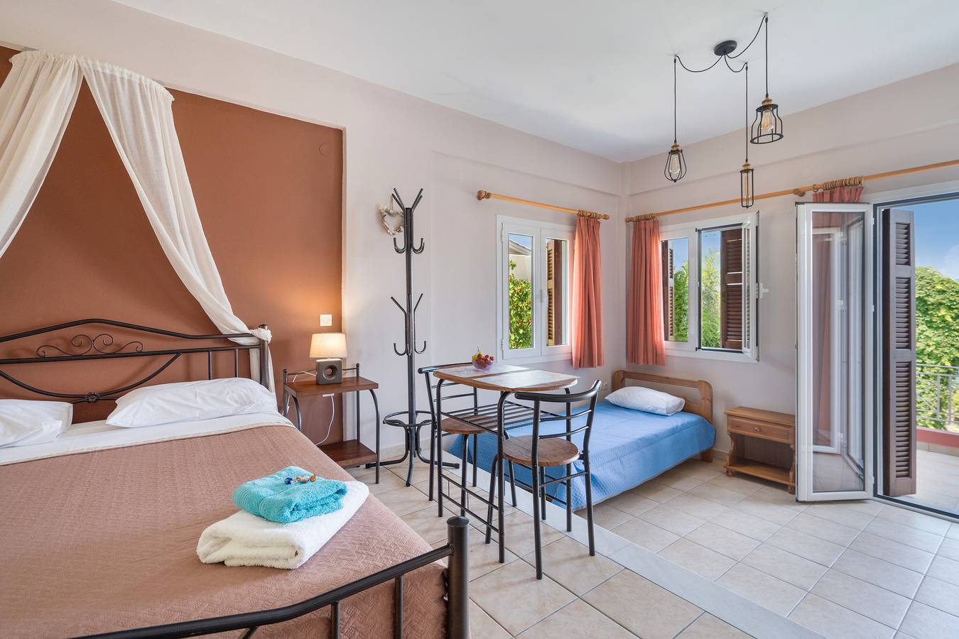 Entire studio, Studio Apartment '3 Adults No 3' with Sea View, Wi-Fi and Air Conditioning in Nikiana, Alexandros
