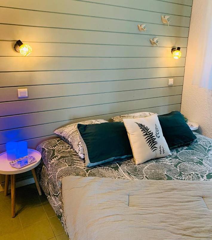 Gîte pour 4 personnes, avec piscine ainsi que jardin et vue à Bielle (Pyrénées-Atlantiques)