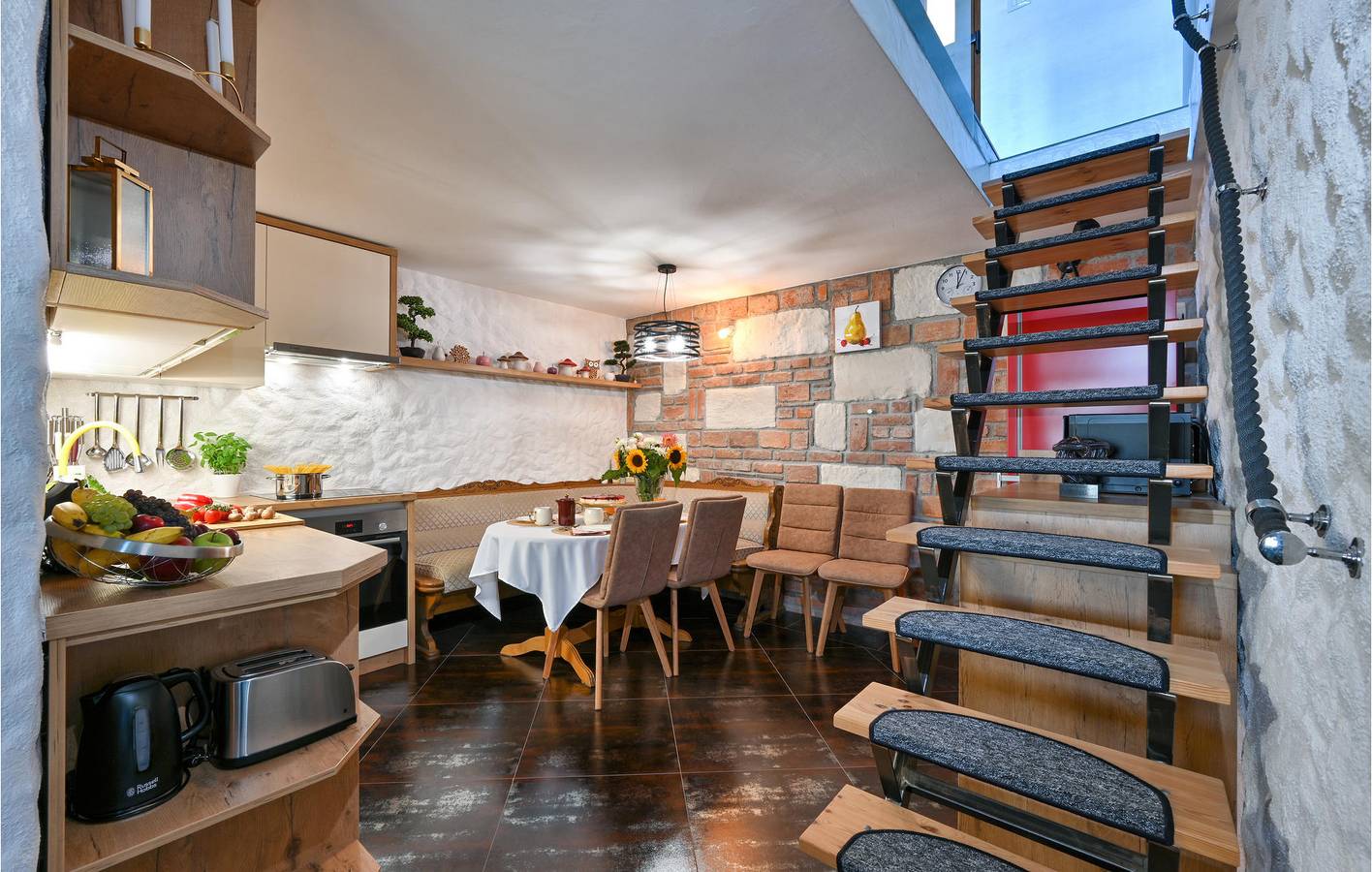 Charmante 105 m² große Ferienwohnung mit Pool, WLAN und Parkplatz am Fluss Bednja in Varazdin