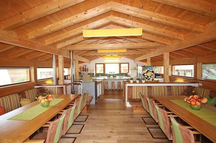 Chalet voor 18 personen, met sauna en terras in Flachau