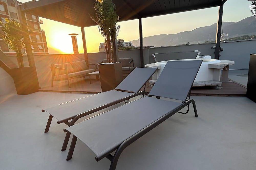 Entire apartment, Luxury Panoramic Suite Pentahouse With Jacuzzi & Terrace - Terni Center in Terni, Terni Province