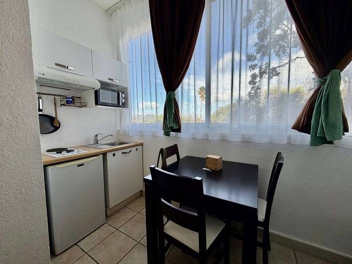 Apartamento entero, Estudio acogedor en Saint-Florent con piscina y aire acondicionado in Saint-Florent, Region de Calvi