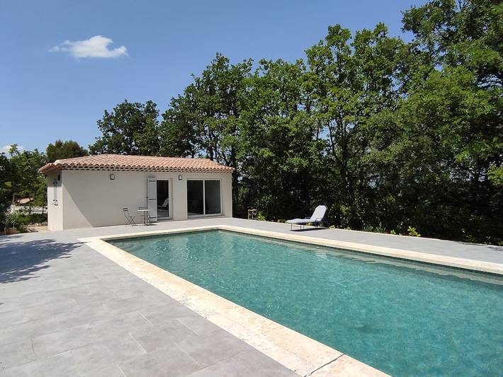 Gîte pour 2 personnes, avec terrasse ainsi que jardin et piscine