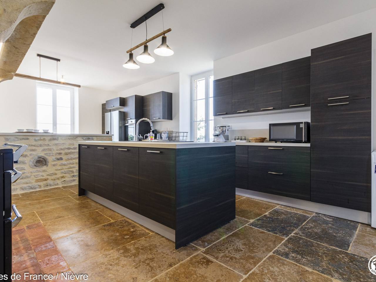 Geräumiges Ferienhaus mit Klimaanlage und Sauna, Nähe Cercy-La-Tour in Cercy-la-Tour, Nièvre