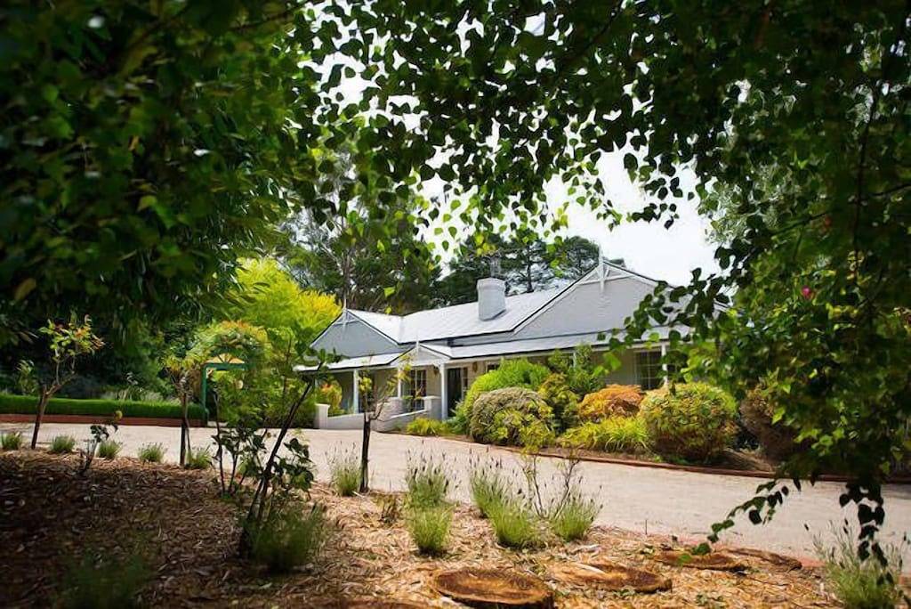 Schönes großes Haus und großer Garten im Herzen von Trentham in Trentham, Hepburn Shire