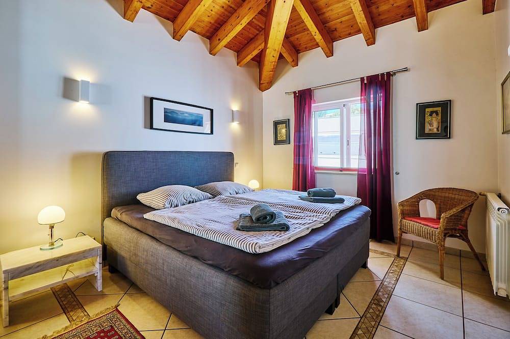 Villa mit Pool und Sauna in Strandnähe am Rande des Naturschutzgebiets in Raposeira, Vila do Bispo e Raposeira