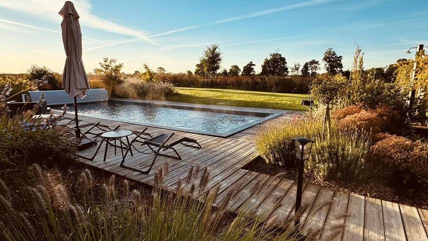 Location de vacances pour 2 personnes, avec jardin ainsi que vue et piscine dans Ellon