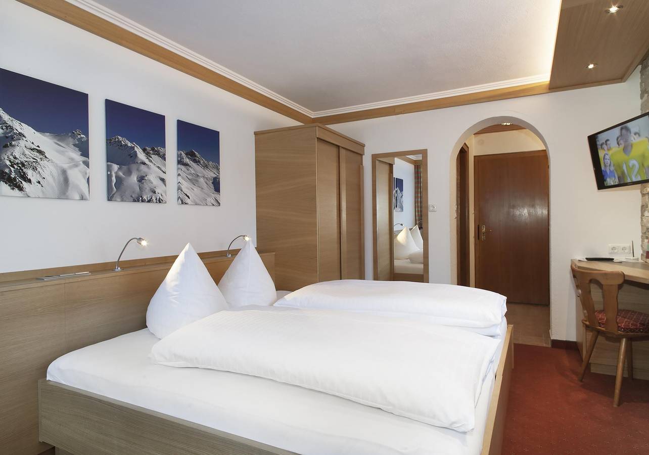 Doppelzimmer mit Dusche, Wc in Lechtal Alps, Sankt Anton am Arlberg