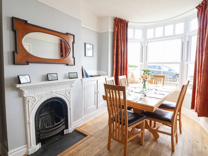 Cottage for 7 people, with Garden in Borth-y-Gest