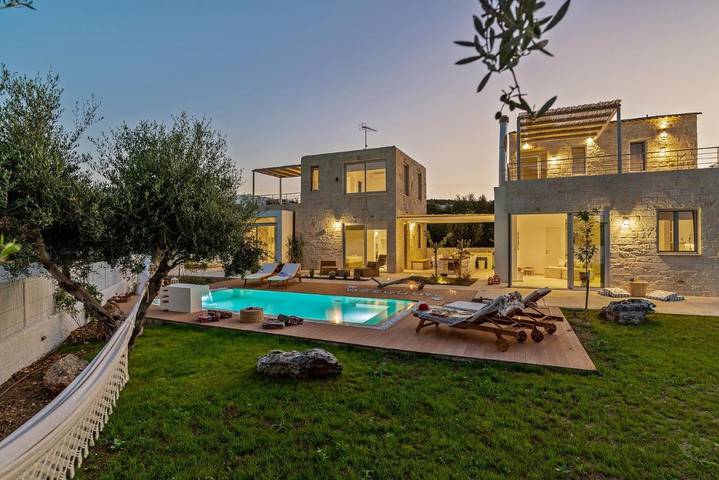 Location de vacances pour 12 personnes, avec piscine ainsi que vue et jardin dans Almirida - 4