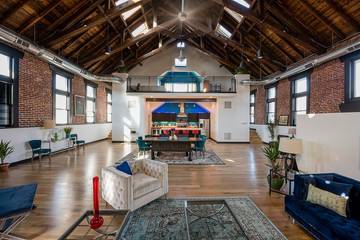 Castle for 22 Guests in Denver, Denver County, Picture 2