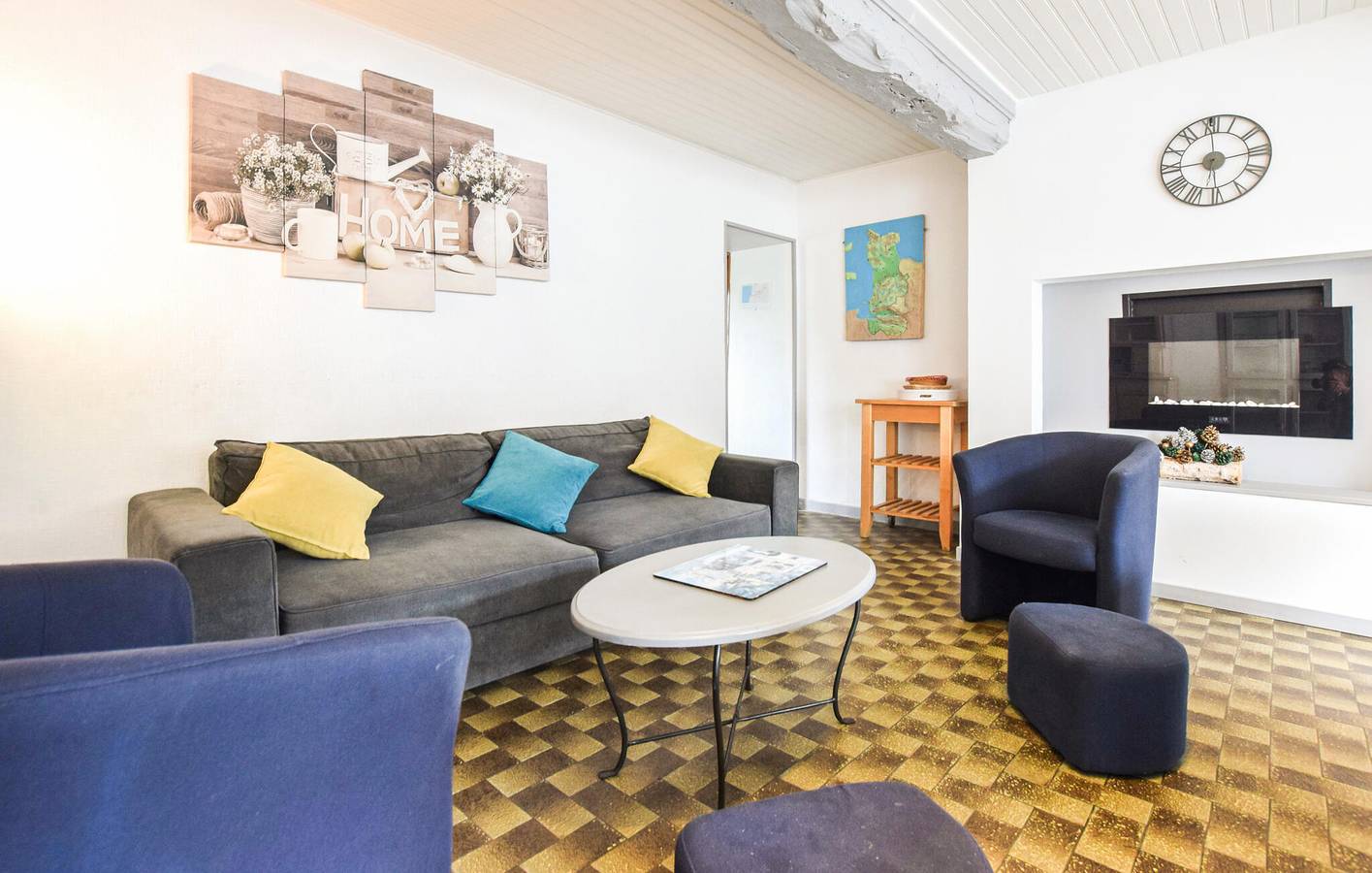 Spacieux appartement de 2 chambres : à 2,5 km de la plage, Wi-Fi et parking inclus in Bricqueville-sur-Mer, Région de Coutances