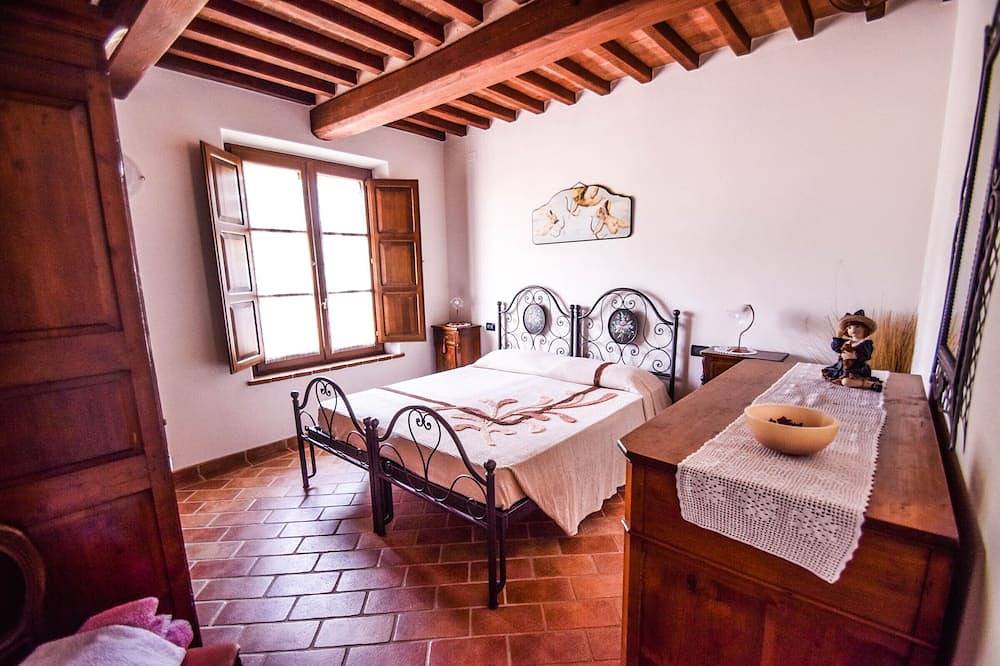 Villa with private pool, air conditioning near wineries at 3km from village in Chianciano Terme, Chianti