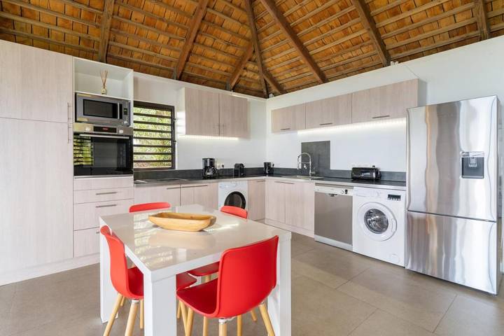 Location de vacances pour 2 personnes, avec piscine ainsi que jardin et vue dans Punaauia - 3