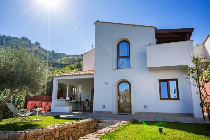 Ferienhaus für 4 Personen, mit Terrasse und Garten sowie Pool und Ausblick in Cefalù - 3