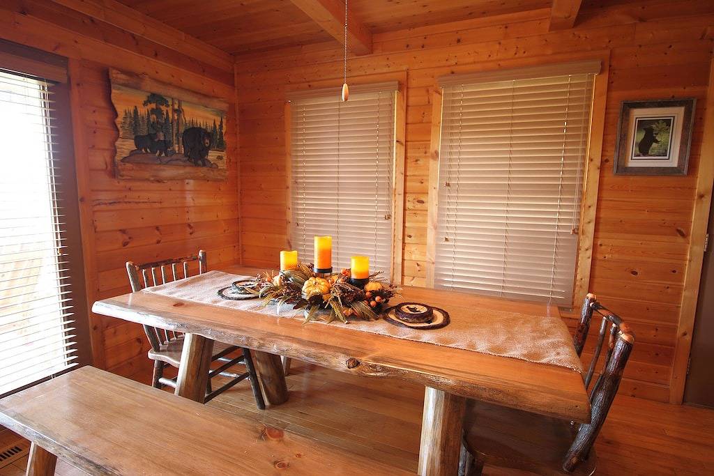 360° Views!  Smart cabin, Ev charger, Wears Valley. 3br 2ba, hot tub. X-mas open in Wears Valley, Sevier County